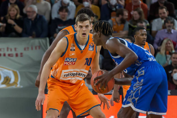 的对抗中 的对抗中