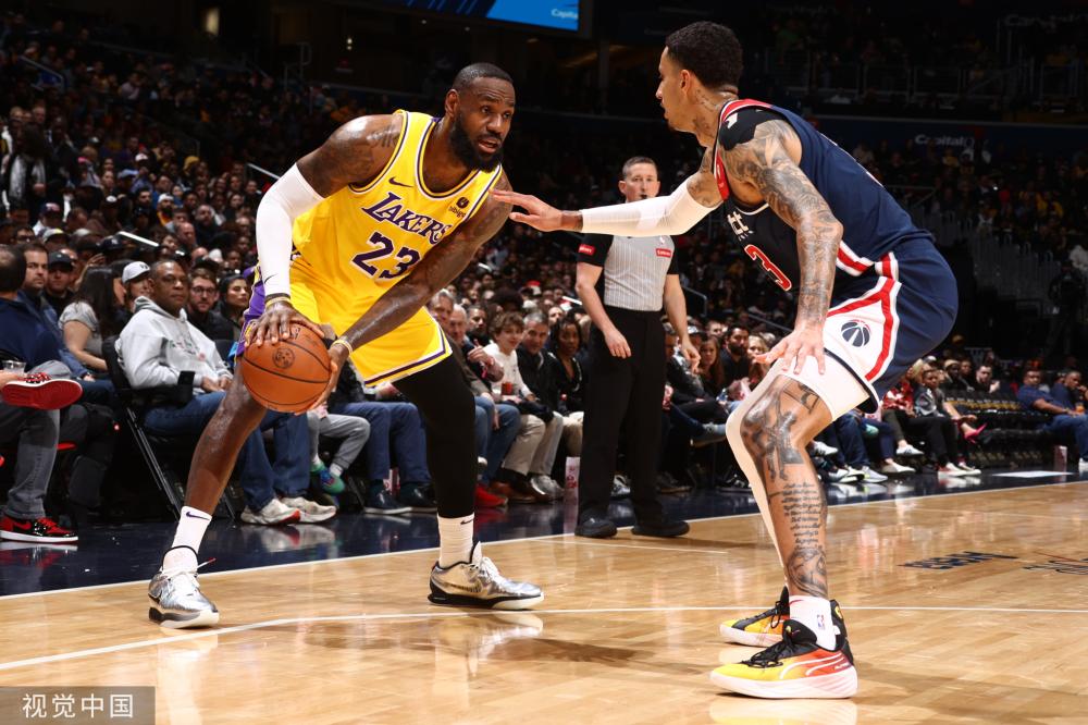 并且在球场 并且在球场