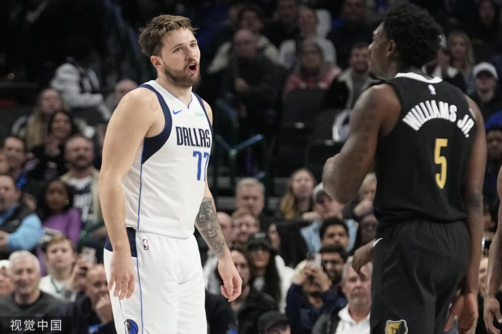 高兴地举起 高兴地举起